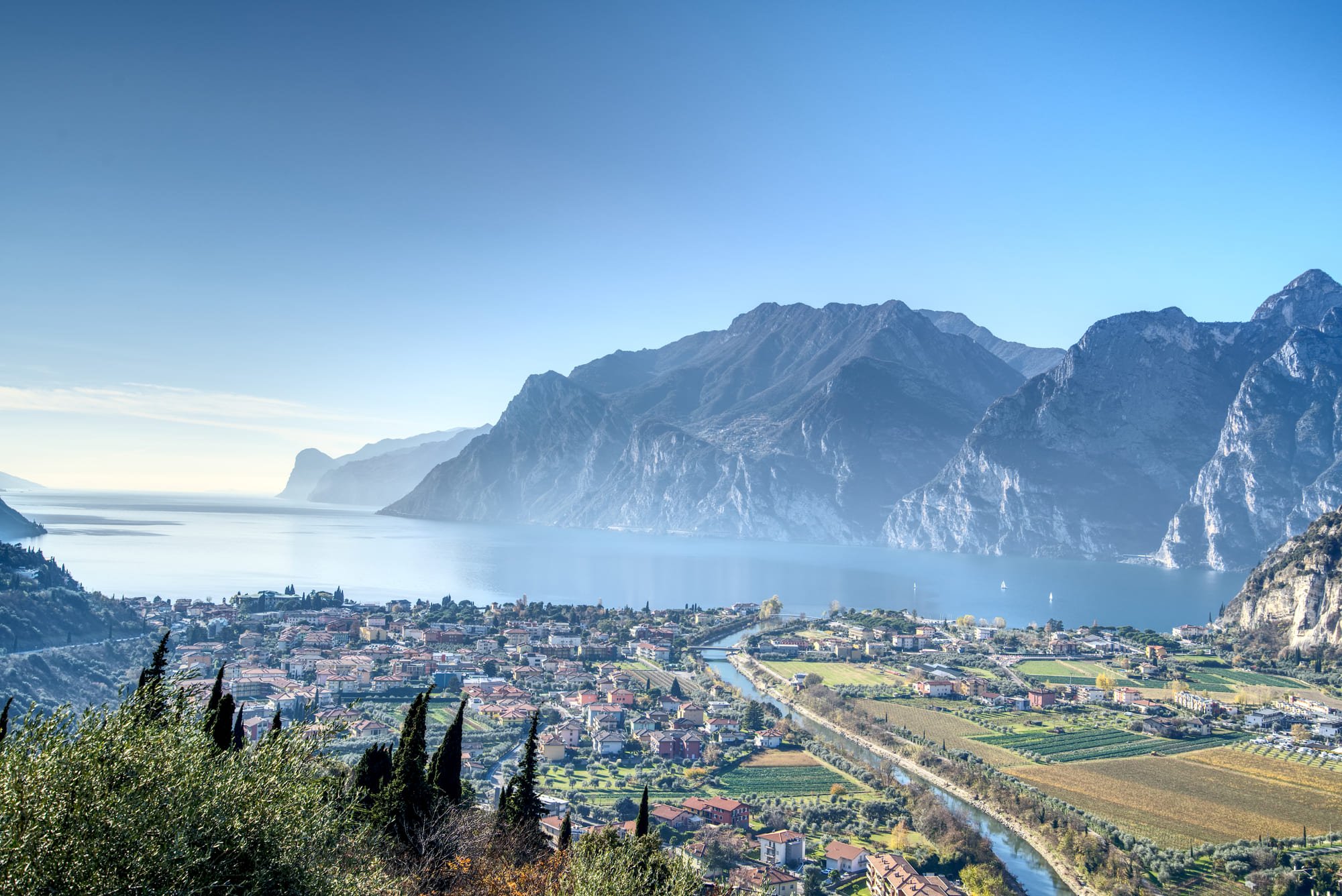 Strade millenarie e auto elettriche si incontrano sul lago di Garda