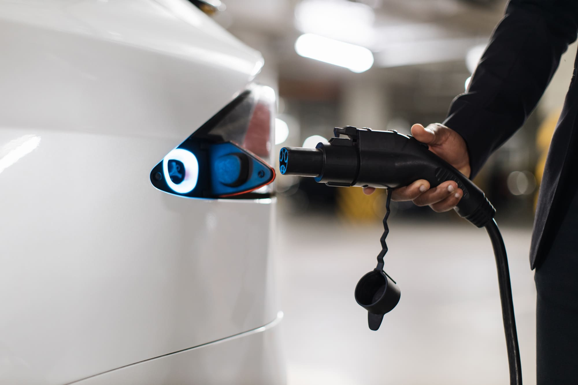 Colonnine elettriche autostrada: la proposta per renderle obbligatorie ogni 50 km